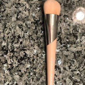 Used 4x Fenty beauty foundation brush #110